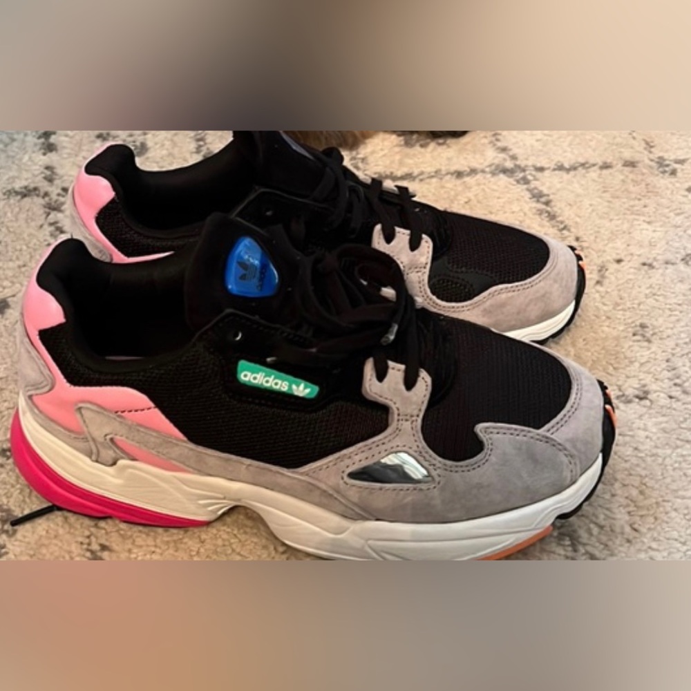 Wmns Falcon 'Light Granite'